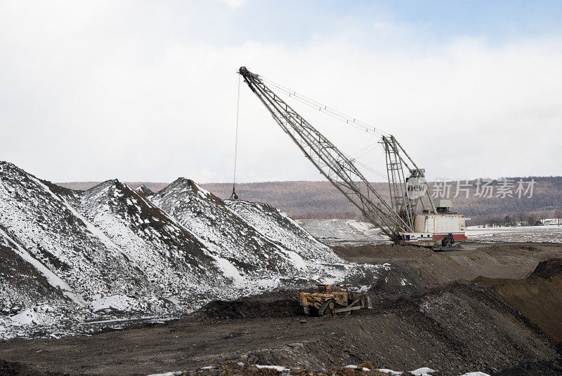 采煤，露天矿山在冬季