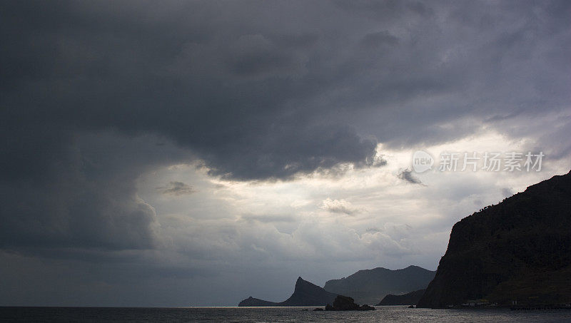 黑海上空的雷暴