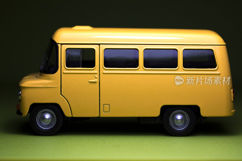 黄色的公共汽车