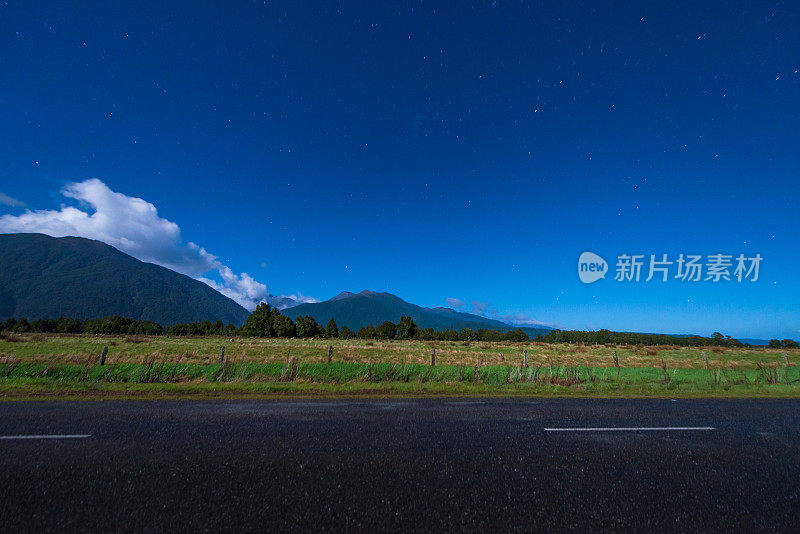 新西兰库克山星光下的夜晚。