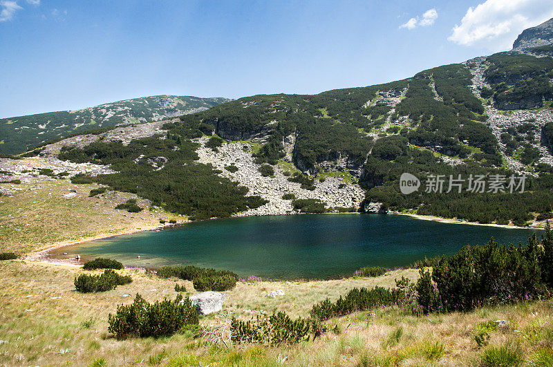 瑞拉山的Yonchevo湖