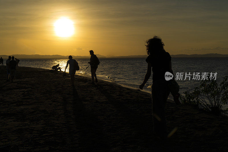 尼加拉瓜尼加拉瓜湖奥米特佩岛耶稣和玛丽海滩上的日落和游客