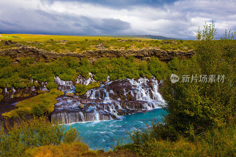 冰岛Hraunfossar瀑布