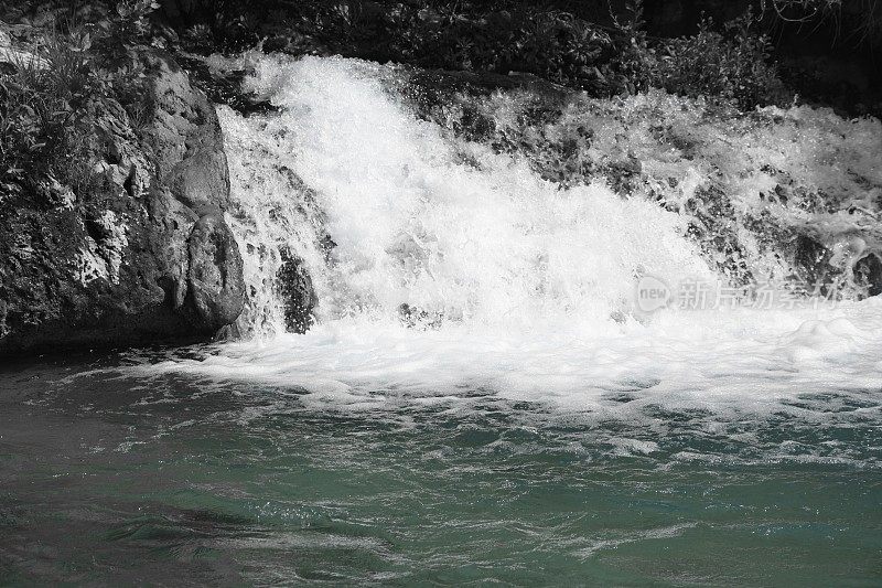 流动的水流