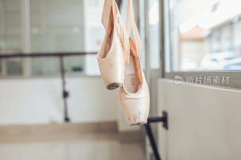 粉红色的芭蕾舞鞋