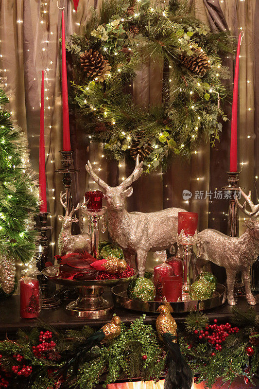 圣诞装饰用闪闪发光的驯鹿