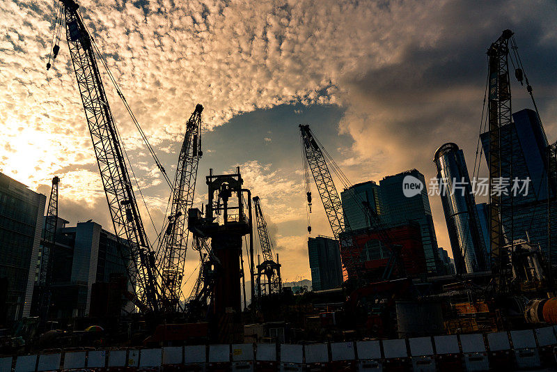 香港一建筑工地上的起重机