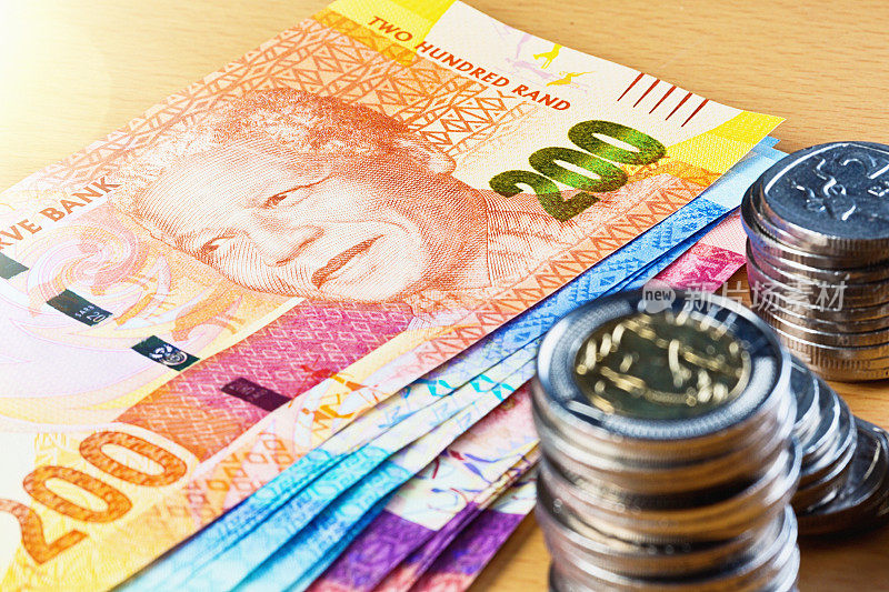 南非纸币上有大量纳尔逊·曼德拉的头像和硬币