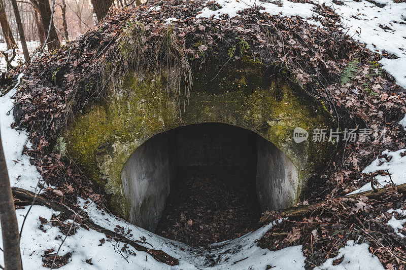 废弃的二战防空隧道