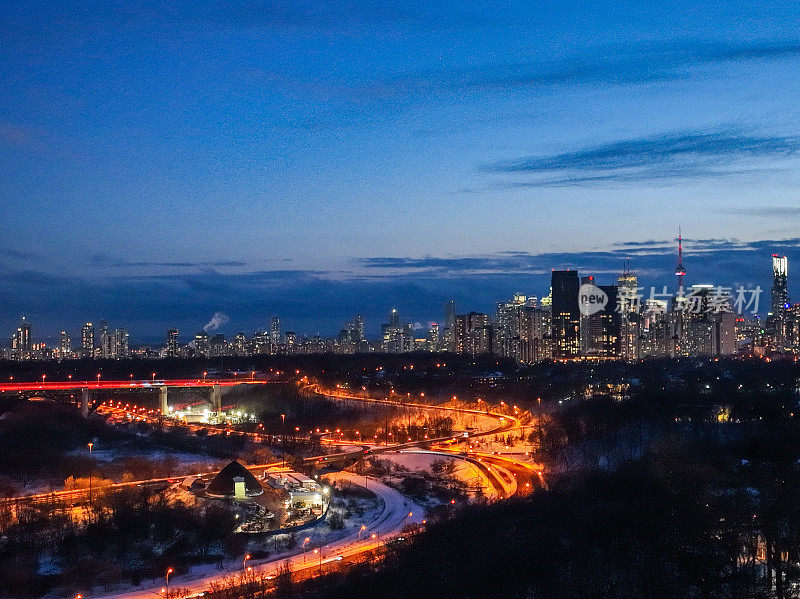 多伦多金融区黄昏的城市景观