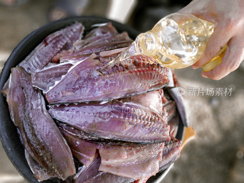 鱼片浇油，鲣鱼烧烤