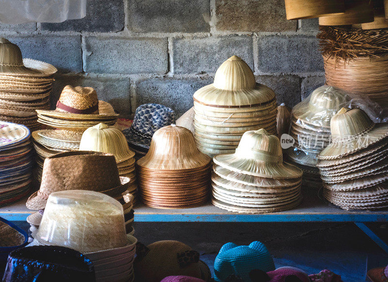 泰国工艺:编织帽子组
