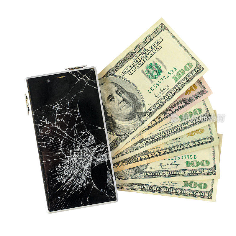 智能手机与破损的显示器躺在钞票孤立