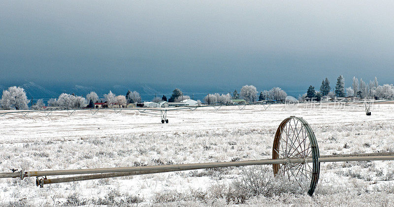冬季农田和灌溉设备