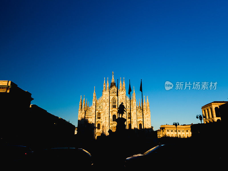 意大利，黄昏时分的米兰大教堂