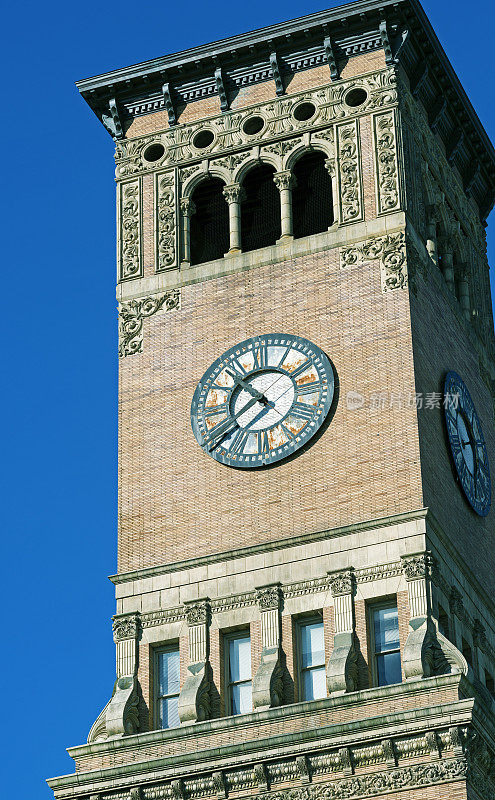 西澳塔科马市老市政厅大楼的钟楼