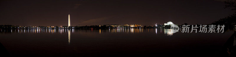 华盛顿纪念碑在夜晚与映像华盛顿特区全景