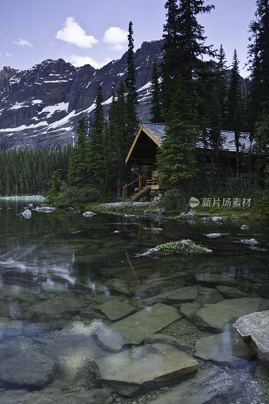 加拿大奥哈拉湖的小木屋