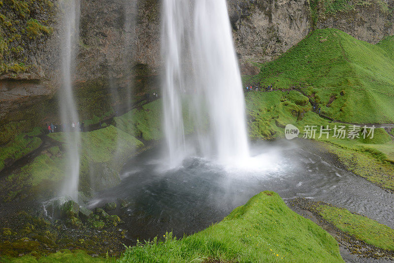 在冰岛Seljalandsfoss