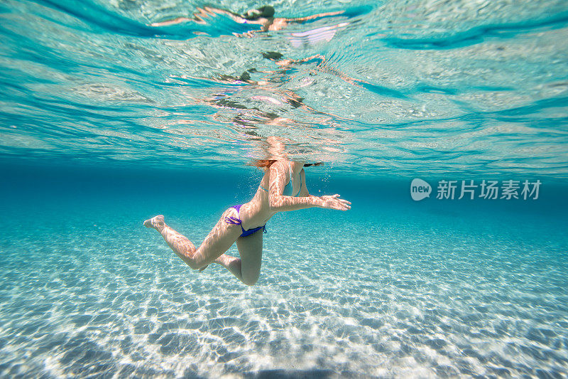 水中女子