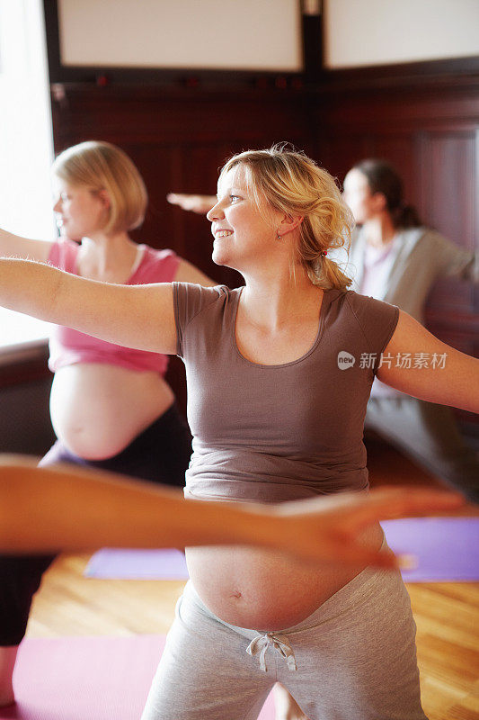 享受怀孕瑜伽课程的好处