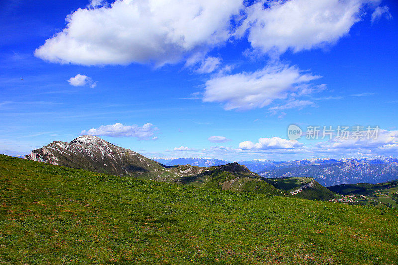 天堂:意大利威尼托，特伦蒂诺和Dolomites之上的绿色蒙特巴尔多