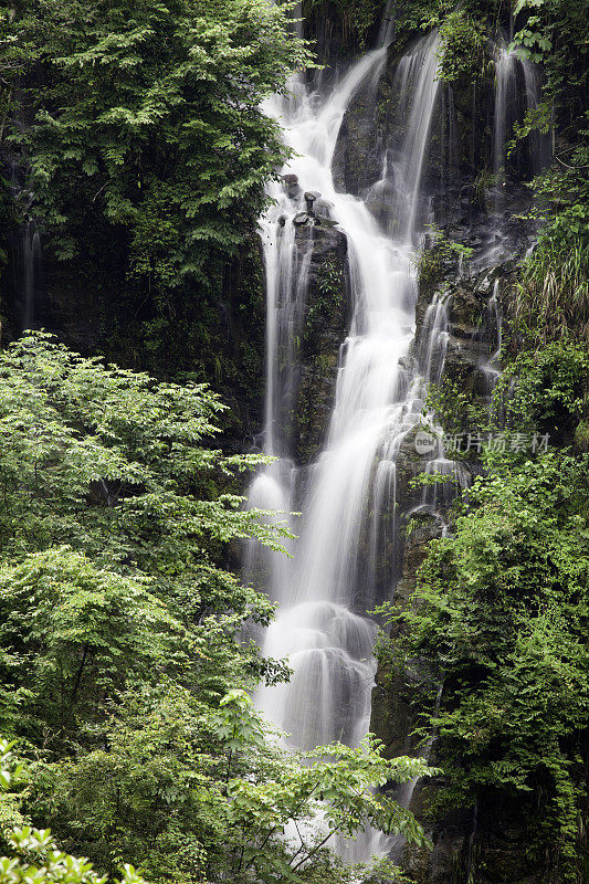 山瀑布