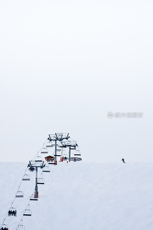 法国阿尔卑斯山的滑雪坡道