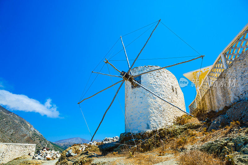 卡帕索斯岛奥林波斯村的古老风车