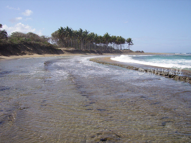 海浪在西海滩，卡巴雷特多米尼加共和国