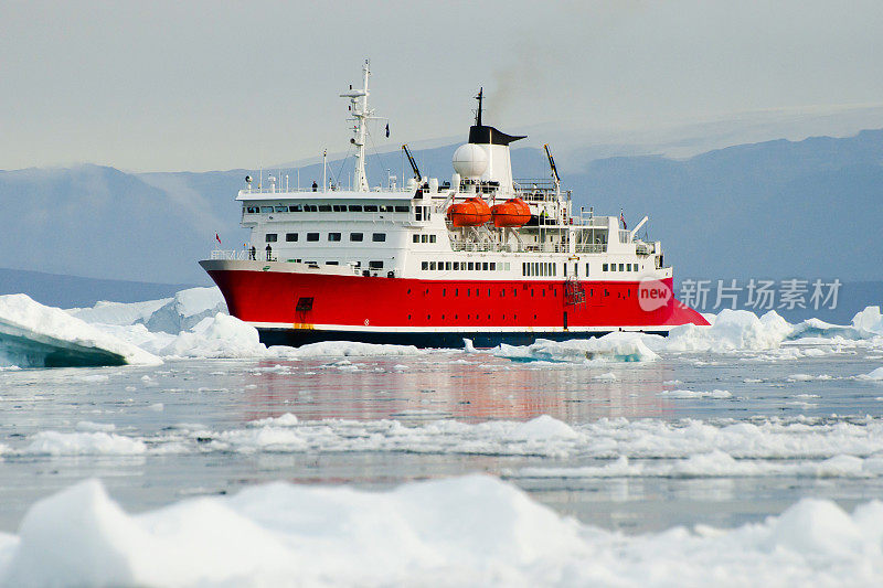 考察船-斯考兹比海峡-格陵兰岛