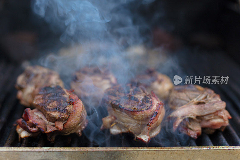 烤麋鹿培根裹里脊肉从狩猎收获高海拔狩猎西部科罗拉多