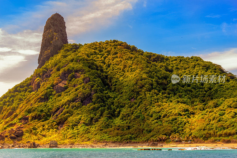 费尔南多・迪诺罗尼亚拥有大海、高山和天空，令人惊叹的风景。