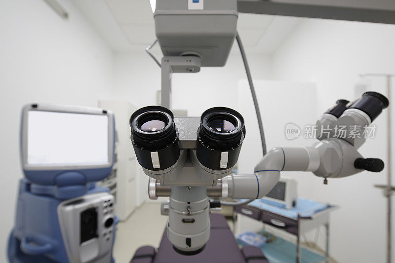 实验室和手术室配有专业的眼科医疗设备