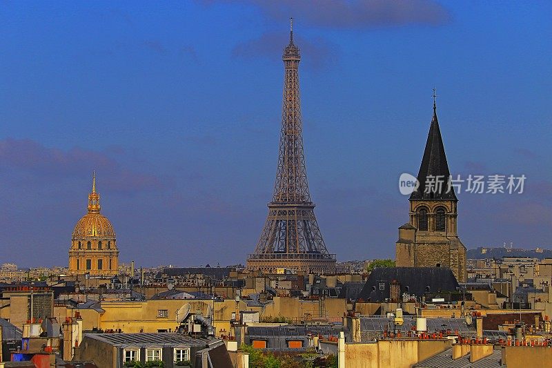 日出时埃菲尔铁塔和法国屋顶建筑――法国巴黎
