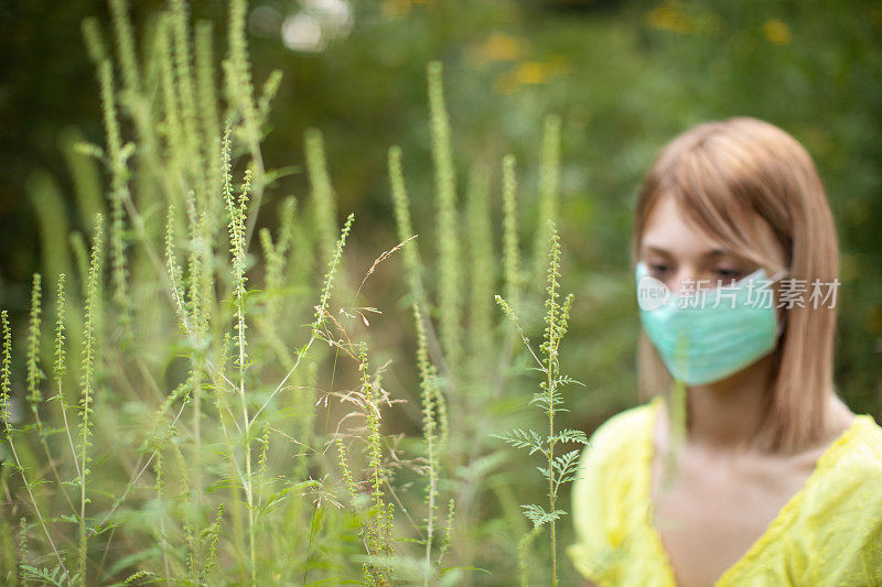 有个女人对花粉过敏