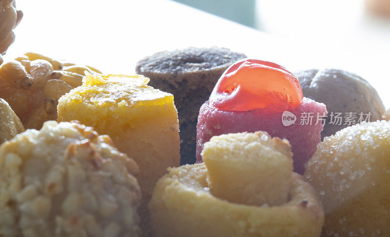 木板上的镶板――加泰罗尼亚的甜食，在卡斯塔尼亚达的节日里制作