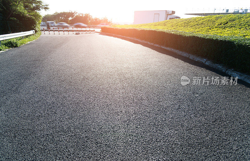 空旷沥青路背景