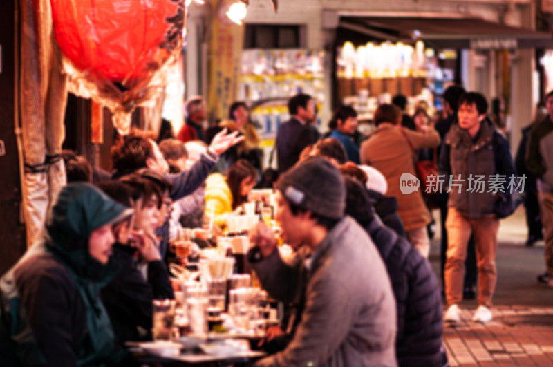 东京，日本-美代子市场生机勃勃，繁忙的美食街，上野区夜生活