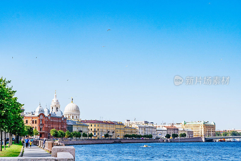 圣彼得堡-马卡洛夫河堤和涅瓦河。