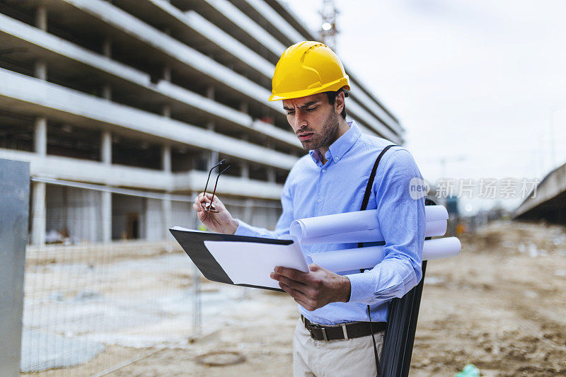 建筑师及建筑工人