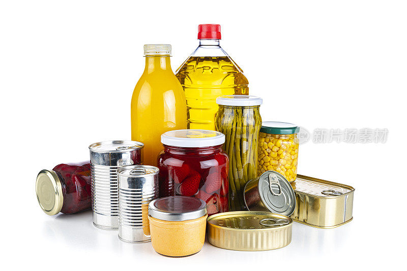 不易腐坏的食品:罐头食品，保存物，酱料和油在白色背景上隔离