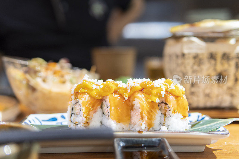 日本寿司餐厅的特写