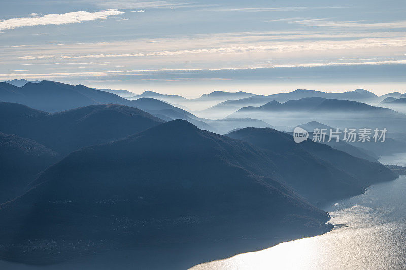 瑞士提契诺州马焦雷湖的日出