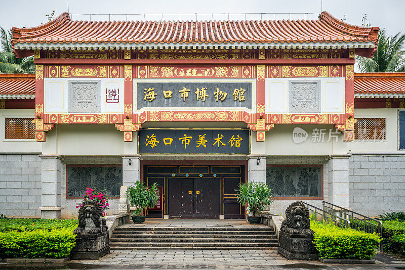 海口博物馆建筑正面入口视图，中国海南海口