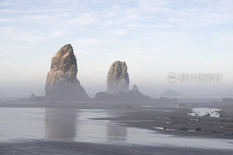 加农海滩的大雾早晨