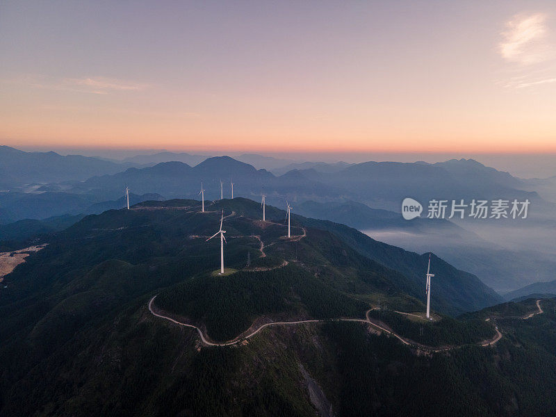 日出时山上的风力，山与山之间的云海