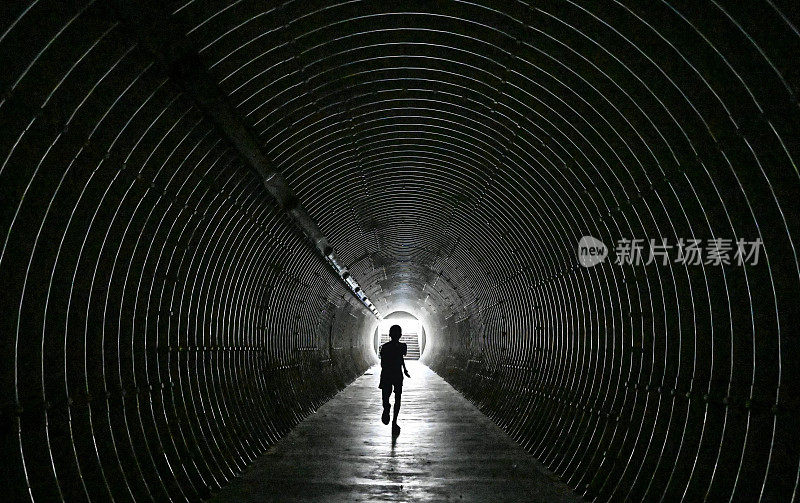 隧道尽头的光明