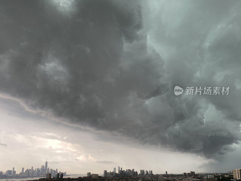 暴风雨中的曼哈顿景象