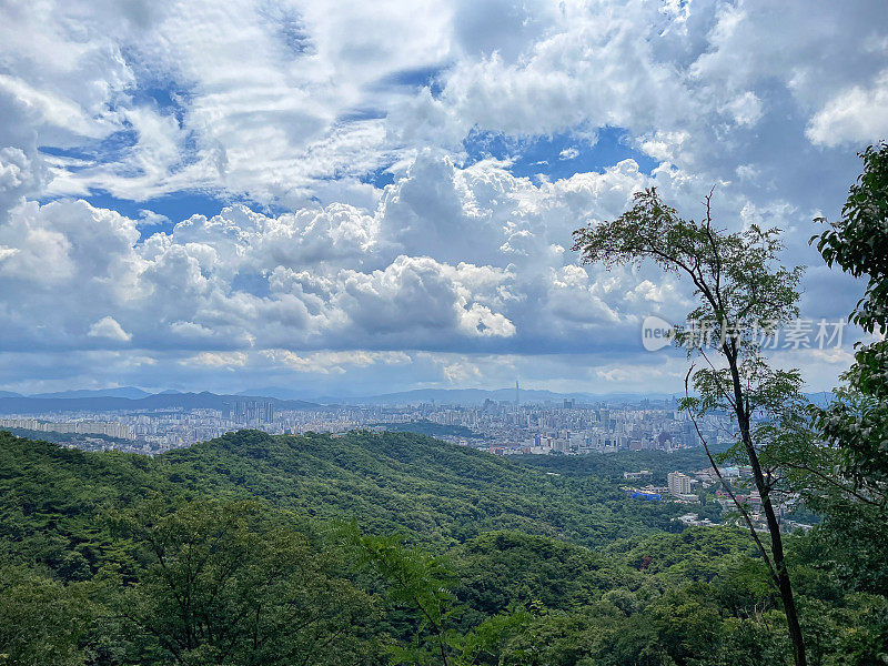 首尔夏日天空